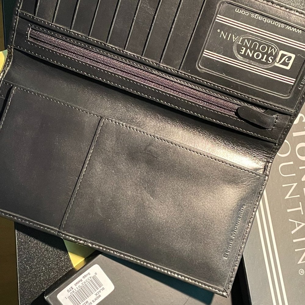 STONE MOUNTAIN LEATHER PASSPORT TRAVEL CASE